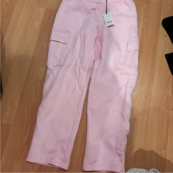aritzia pink cargo sweatpants - Picture 1 of 9